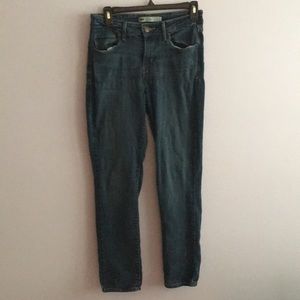 Levi MidRise Skinny Jeans Size 6